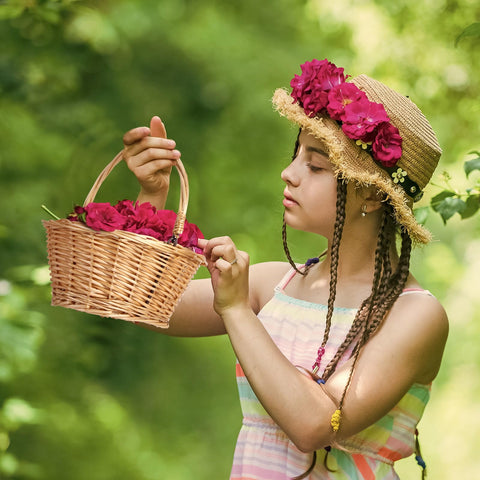Barydat picnic basket wicker ideal for outdoor meals and charming spreads.