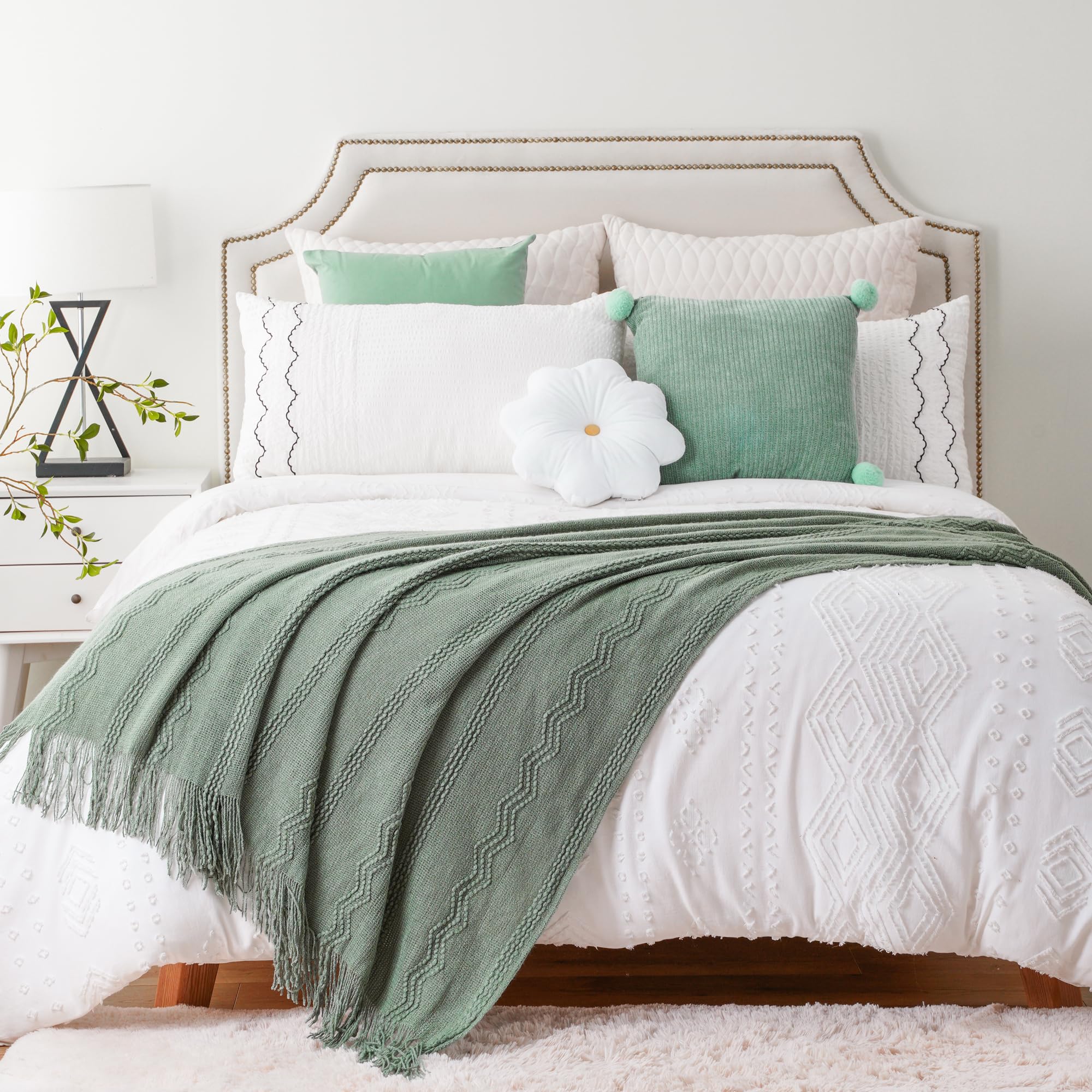 Battilo Home knitted pattern makes a tasteful housewarming gift.