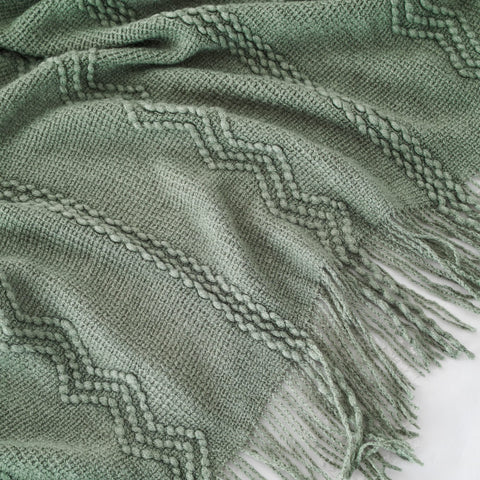 Battilo Home machine-washable throw stays fluffy after gentle cycles.