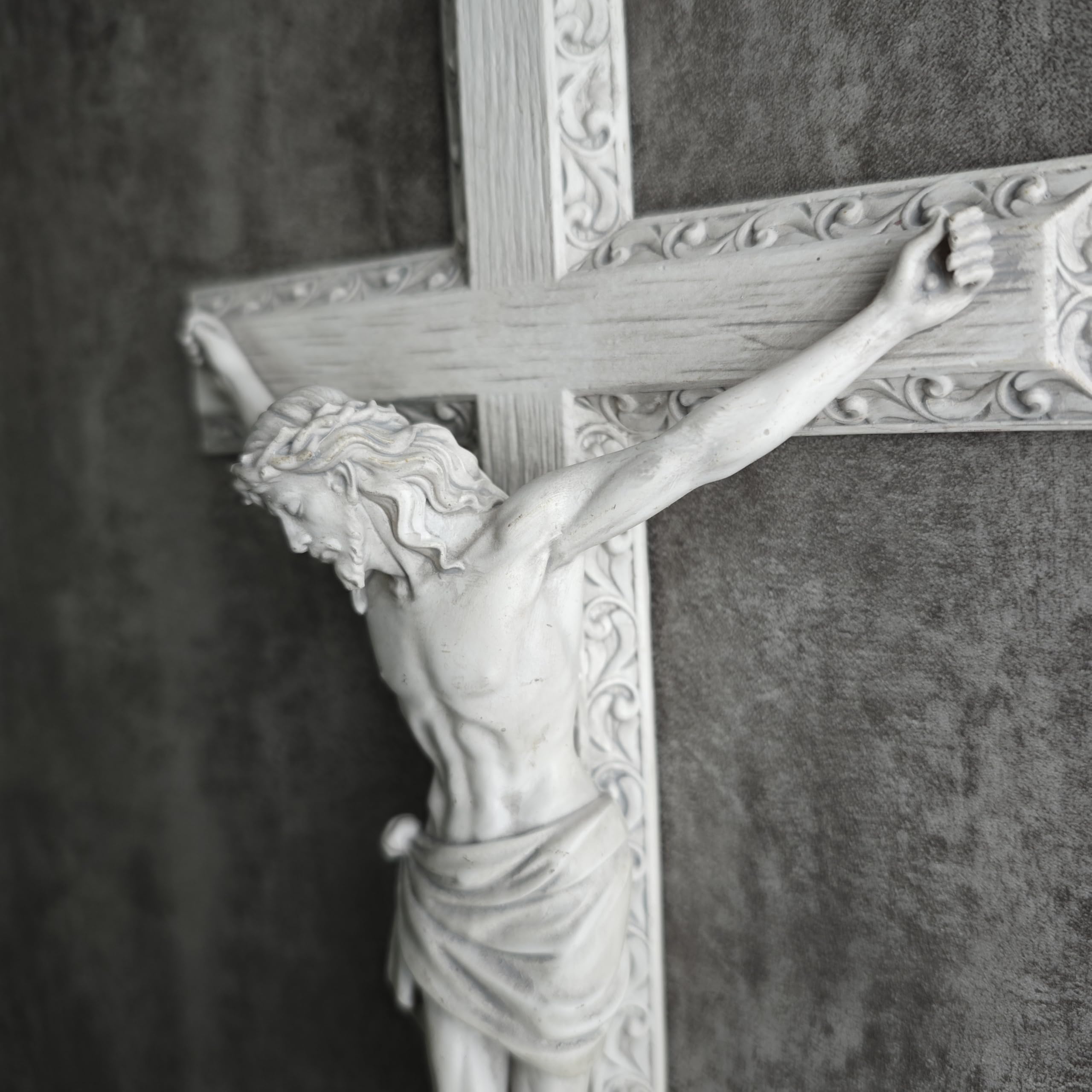 BC BUILDCLASSIC Jesus figure detail highlighting bowed head and outstretched hands