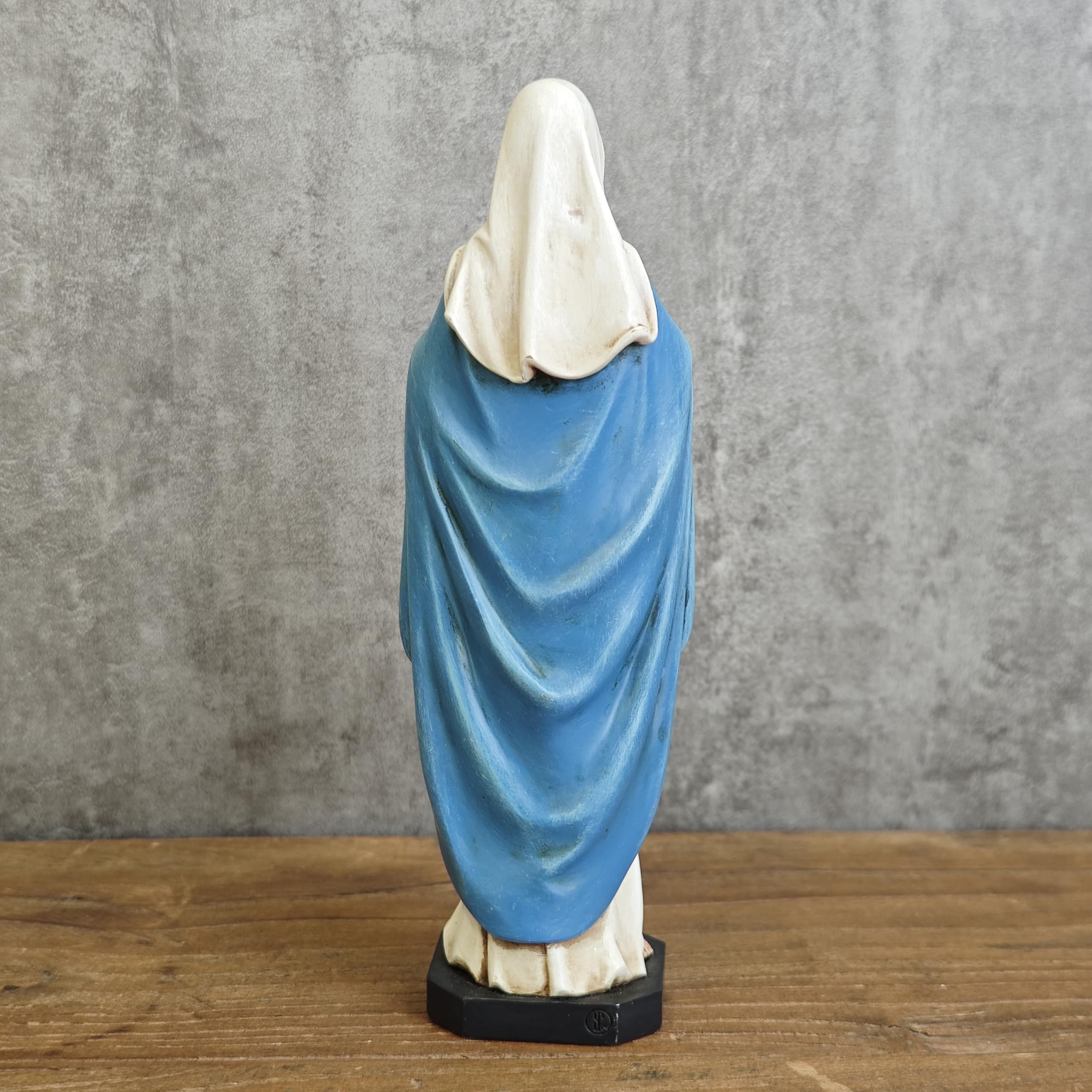 BC Buildclassic Stone resin Immaculate Heart 6in is durable and colorfast