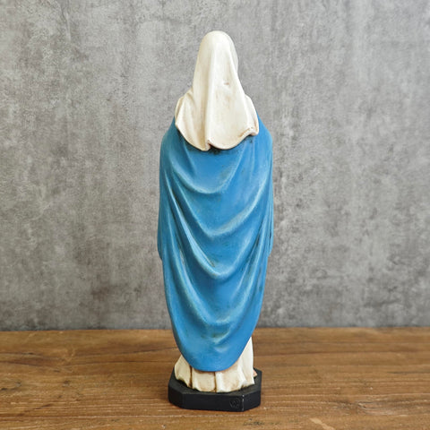 BC Buildclassic Stone resin Immaculate Heart 6in is durable and colorfast
