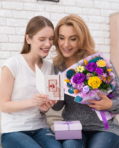 Beaulasting Roses gift box close-up highlighting luxury packaging for gifting.