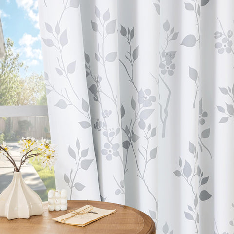Beauoop elegant flower drapes grey and white for a refined look.