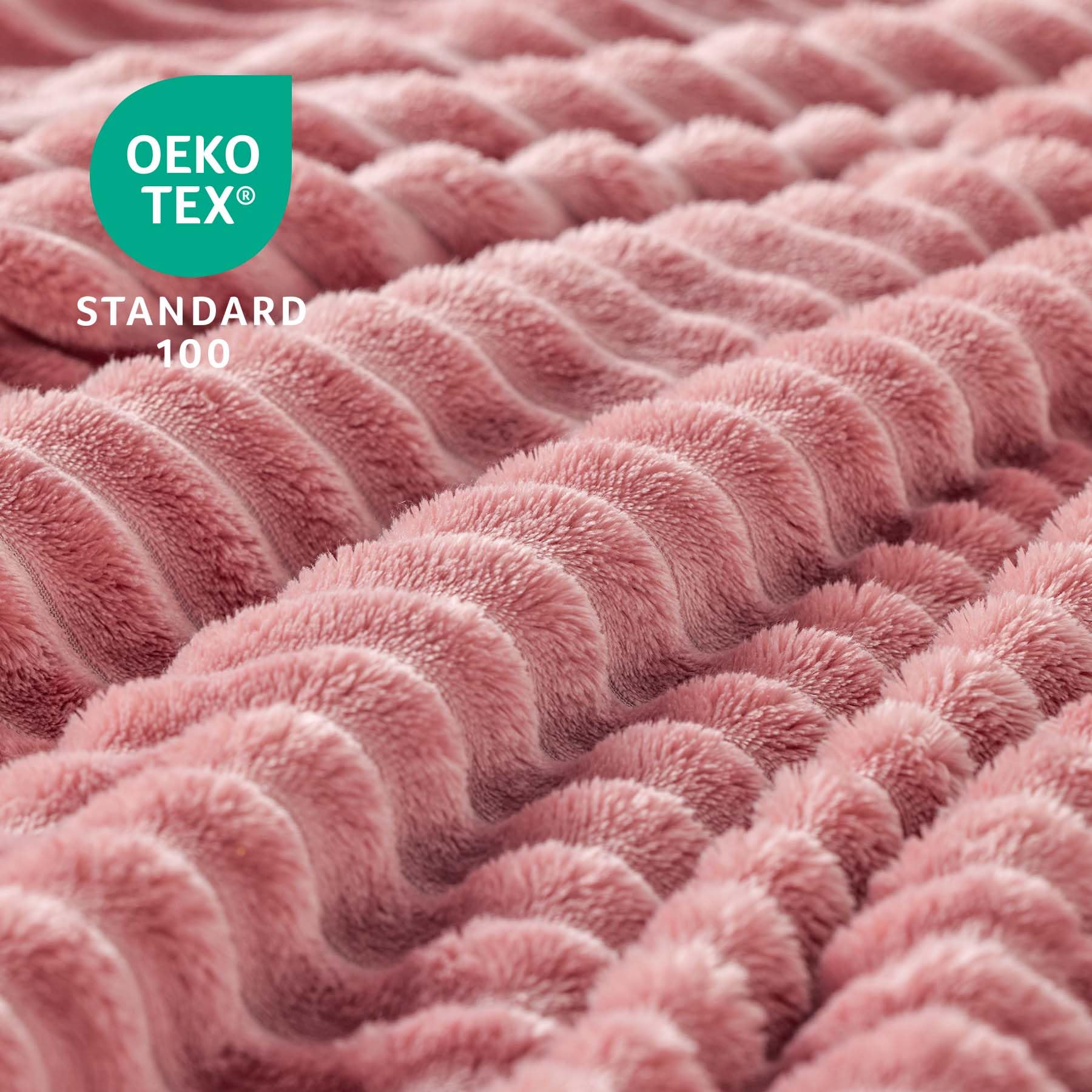 Closeup of BEDELITE 3D ribbed jacquard pattern on pink blanket