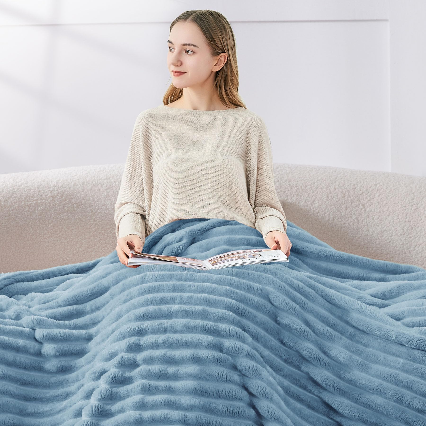 BEDELITE fleece blanket closeup emphasizes soft, breathable warmth