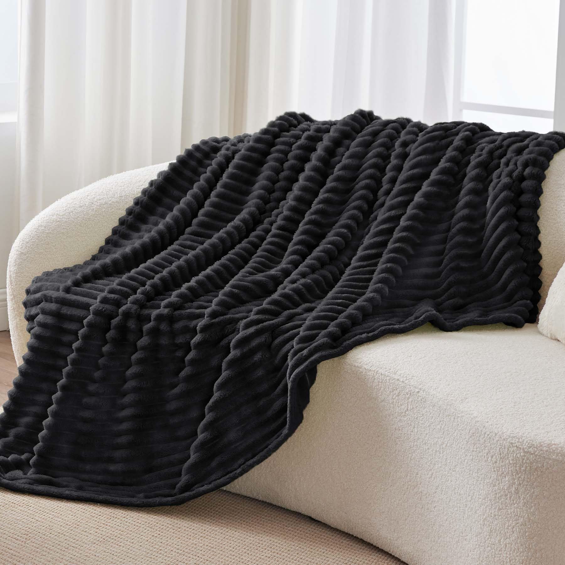 BEDELITE easy-care blanket resists shrinking and fading for long-lasting use.