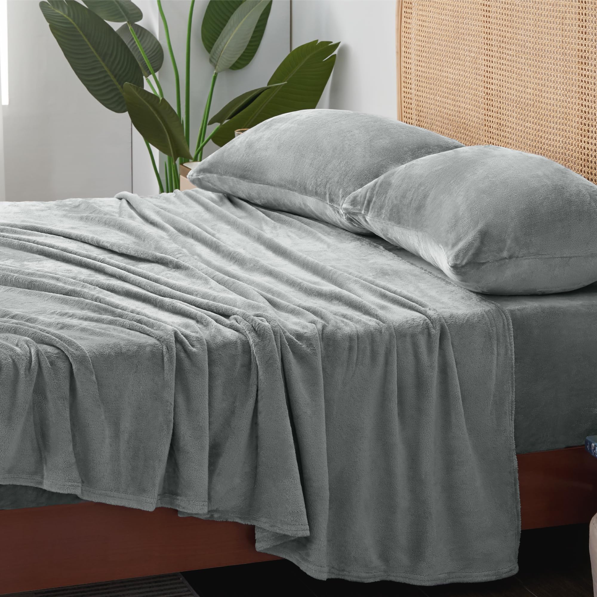 BEDELITE microfleece resists piling for lasting softness