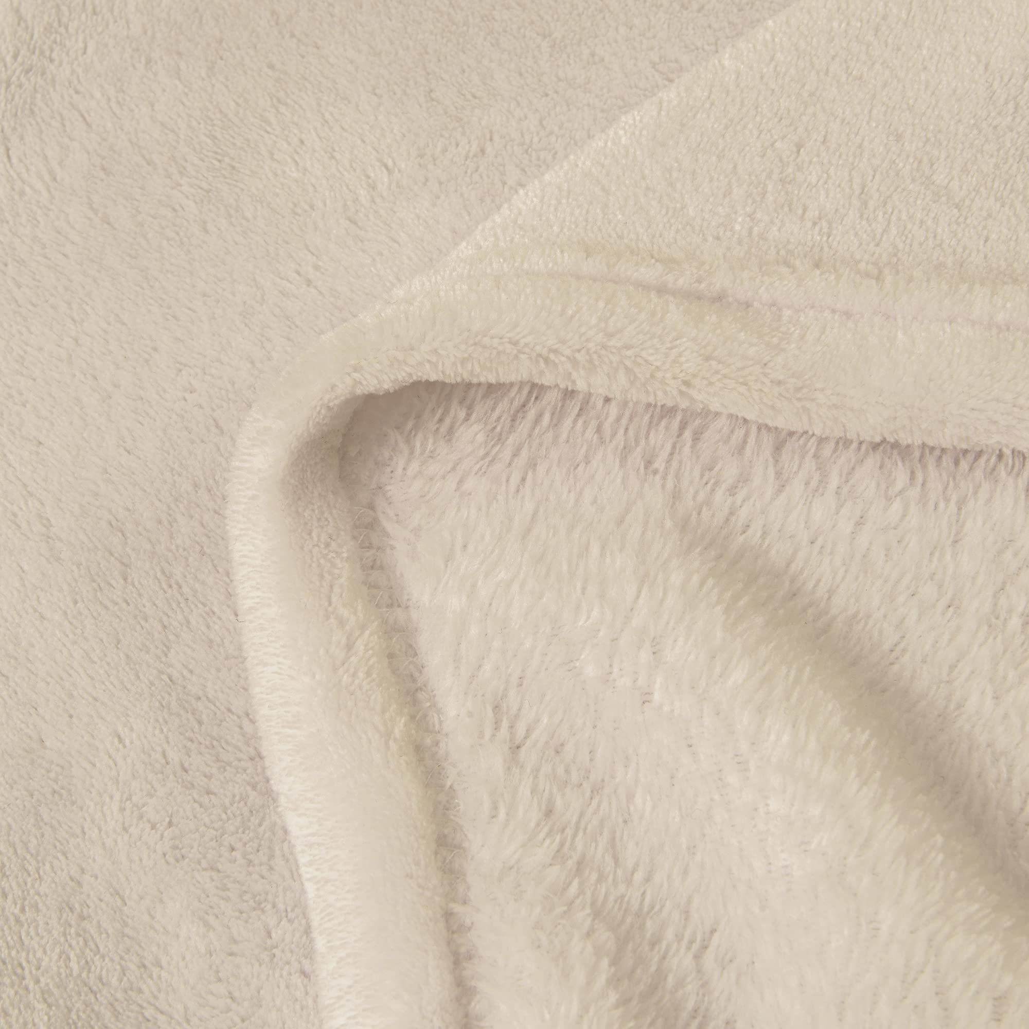 BEDELITE fleece blanket camping outdoor scene for lightweight warmth.