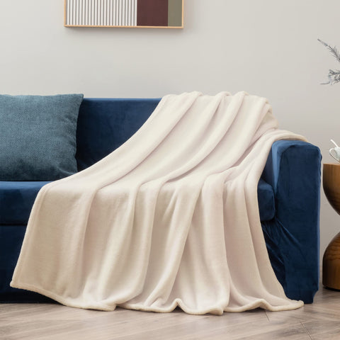 BEDELITE fleece blanket closeup shows two-sided fluff and softness.