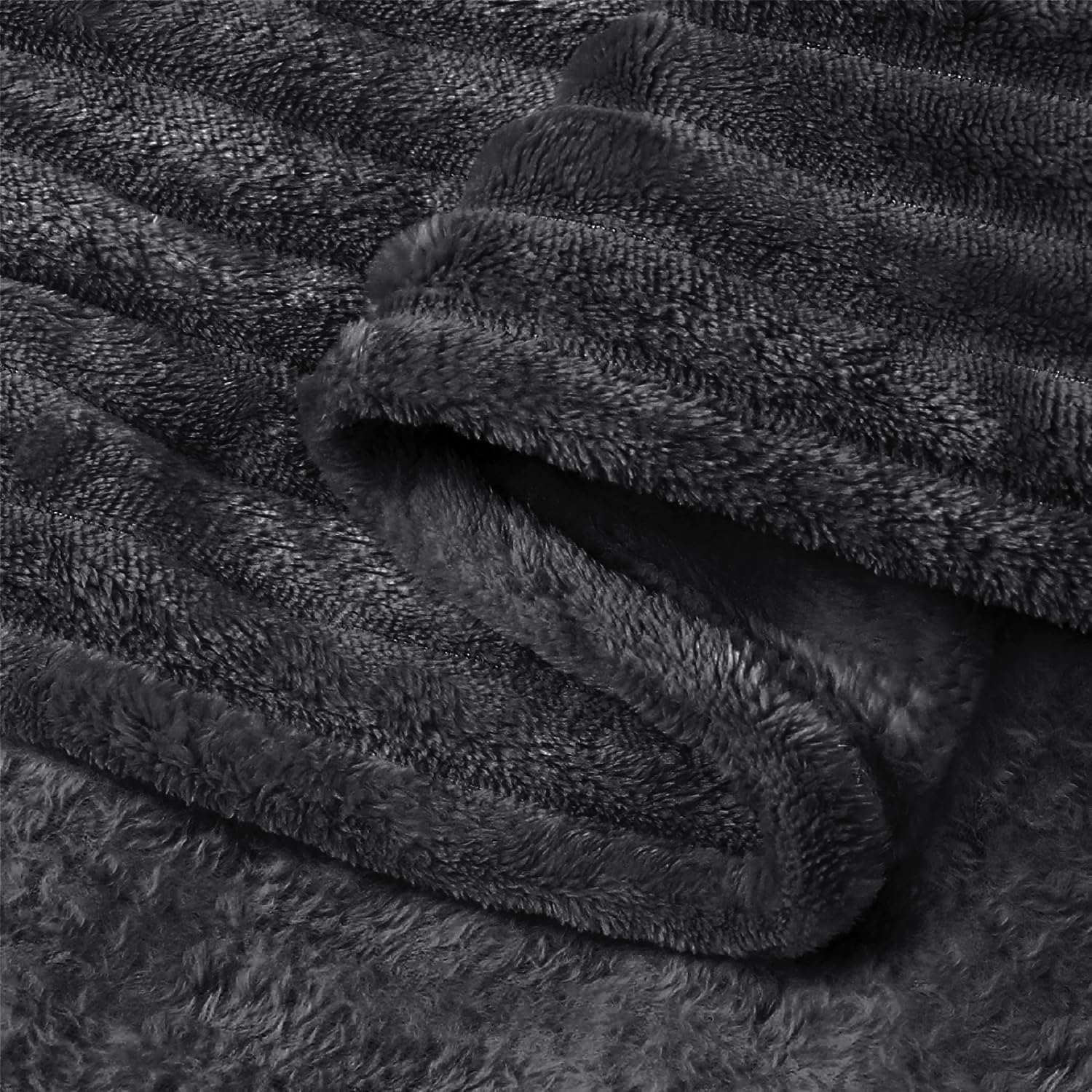 BEDELITE lightweight king blanket ideal for travel and outdoor warmth.