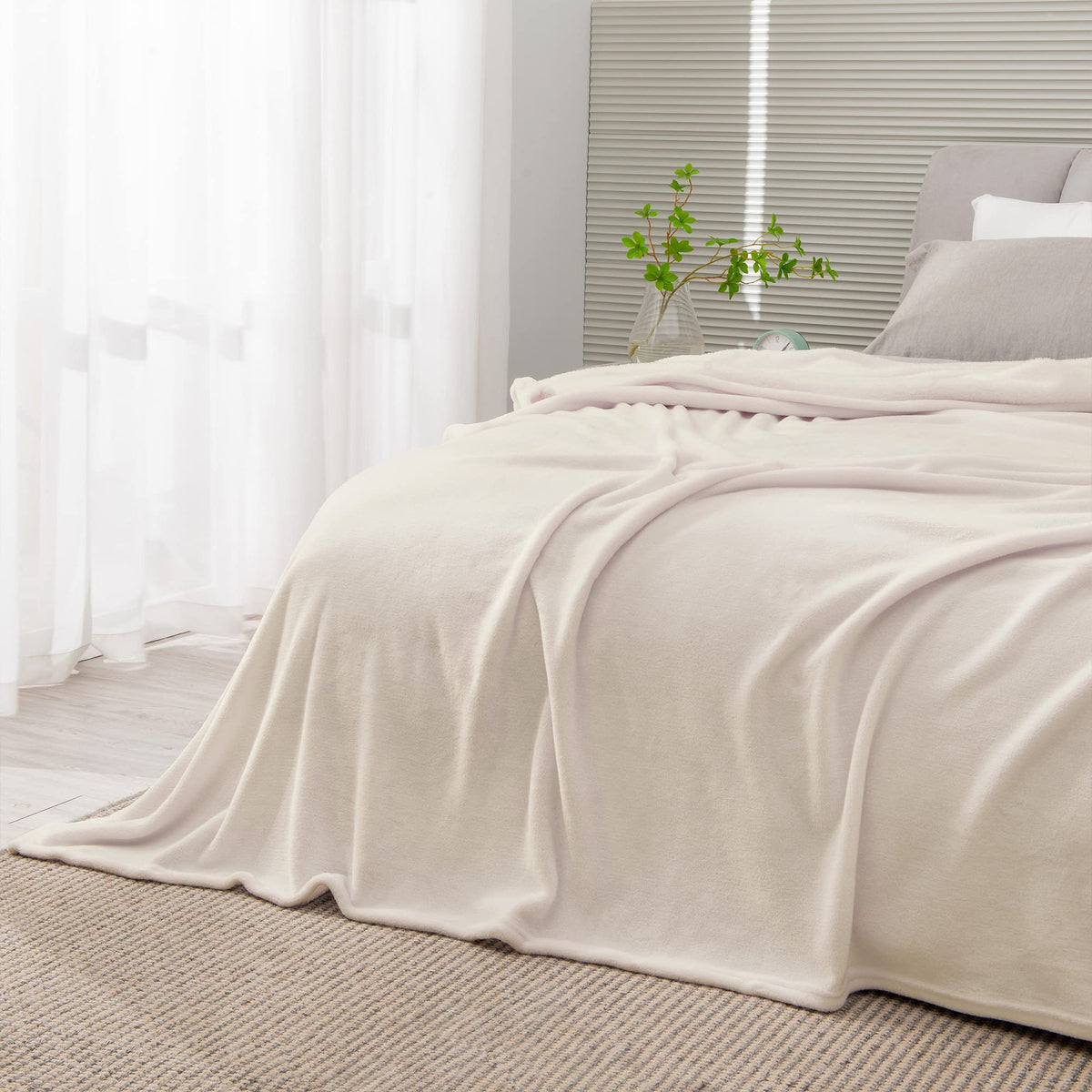 BEDELITE fleece blanket king size on bed delivers plush warmth.