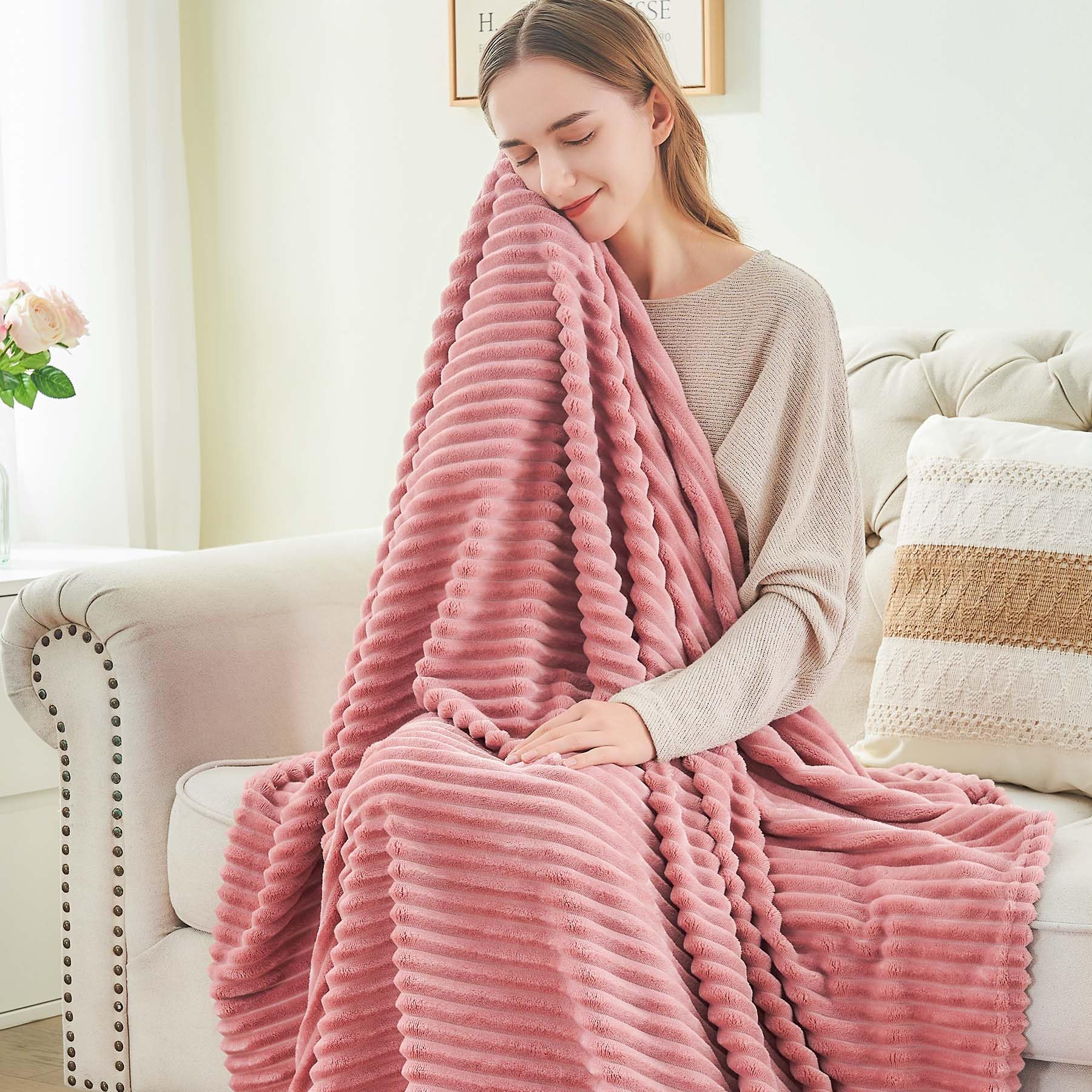 Closeup of BEDELITE blanket texture highlighting microfiber softness