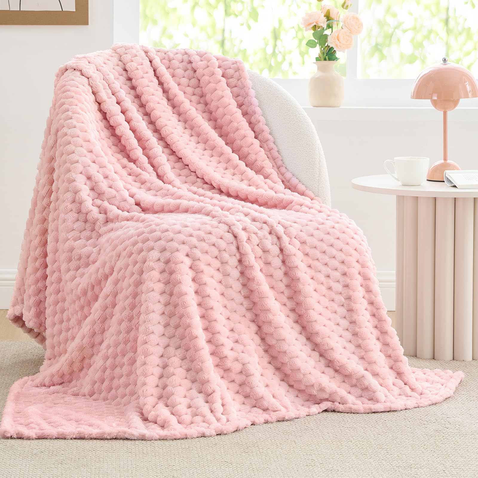 BEDELITE twin fleece blanket showcases a 3D jacquard pattern for depth.