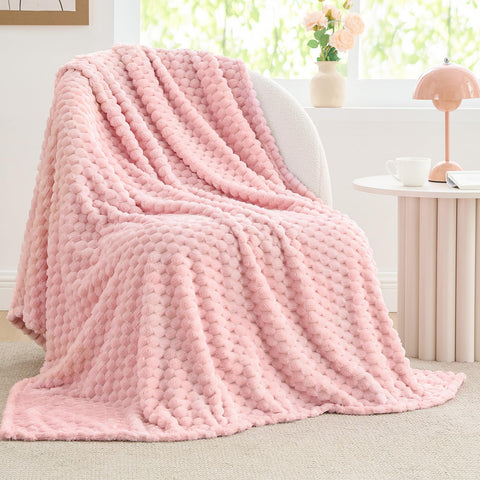 BEDELITE twin fleece blanket showcases a 3D jacquard pattern for depth.