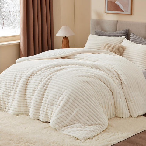 BEDELITE fleece set, closeup fur texture, highlighting soft micro-mink feel and cloud-like comfort.
