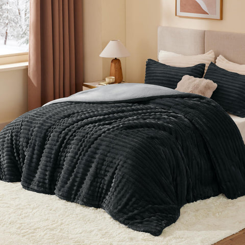BEDELITE fleece king comforter set micro-mink side close-up reveals plush feel and warmth