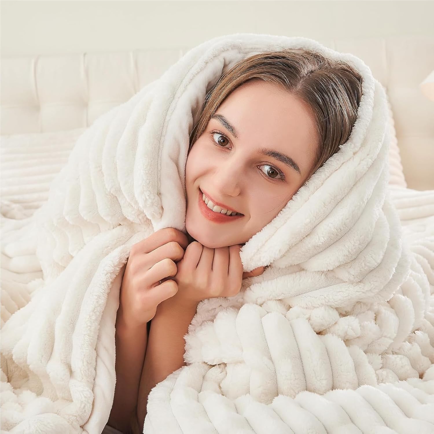 BEDELITE fleece side features dense warmth and secure heat retention