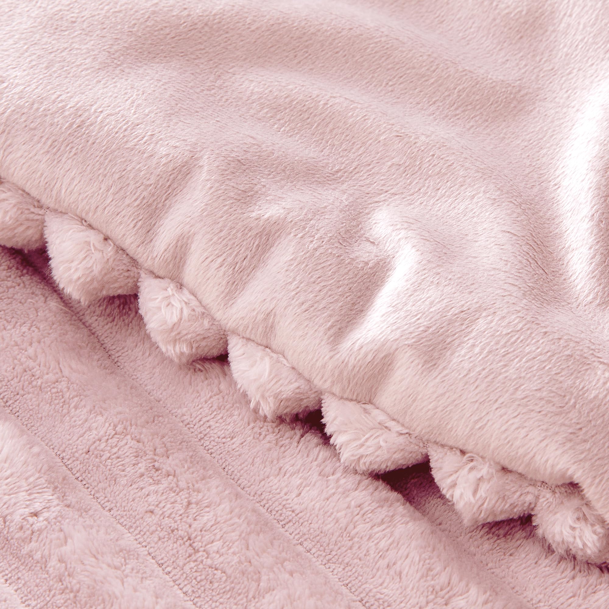 Bedelite fleece queen comforter back side warm flannel texture for extra warmth
