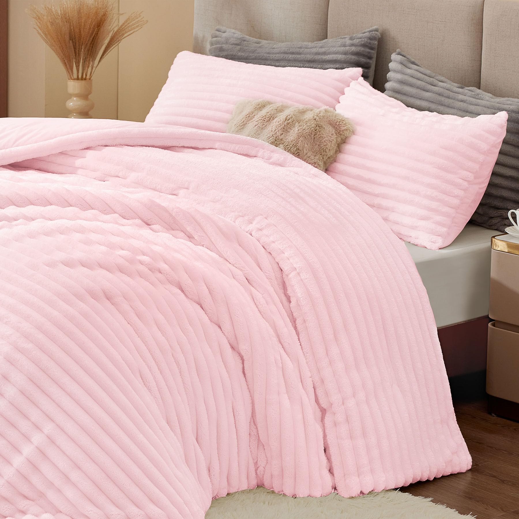BEDELITE fleece queen comforter set pillowcases paired with bedding accents