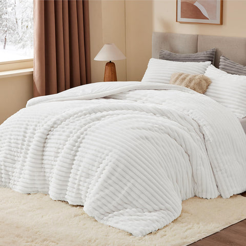 BEDELITE fleece queen comforter showcasing stripe pattern for stylish bedding depth