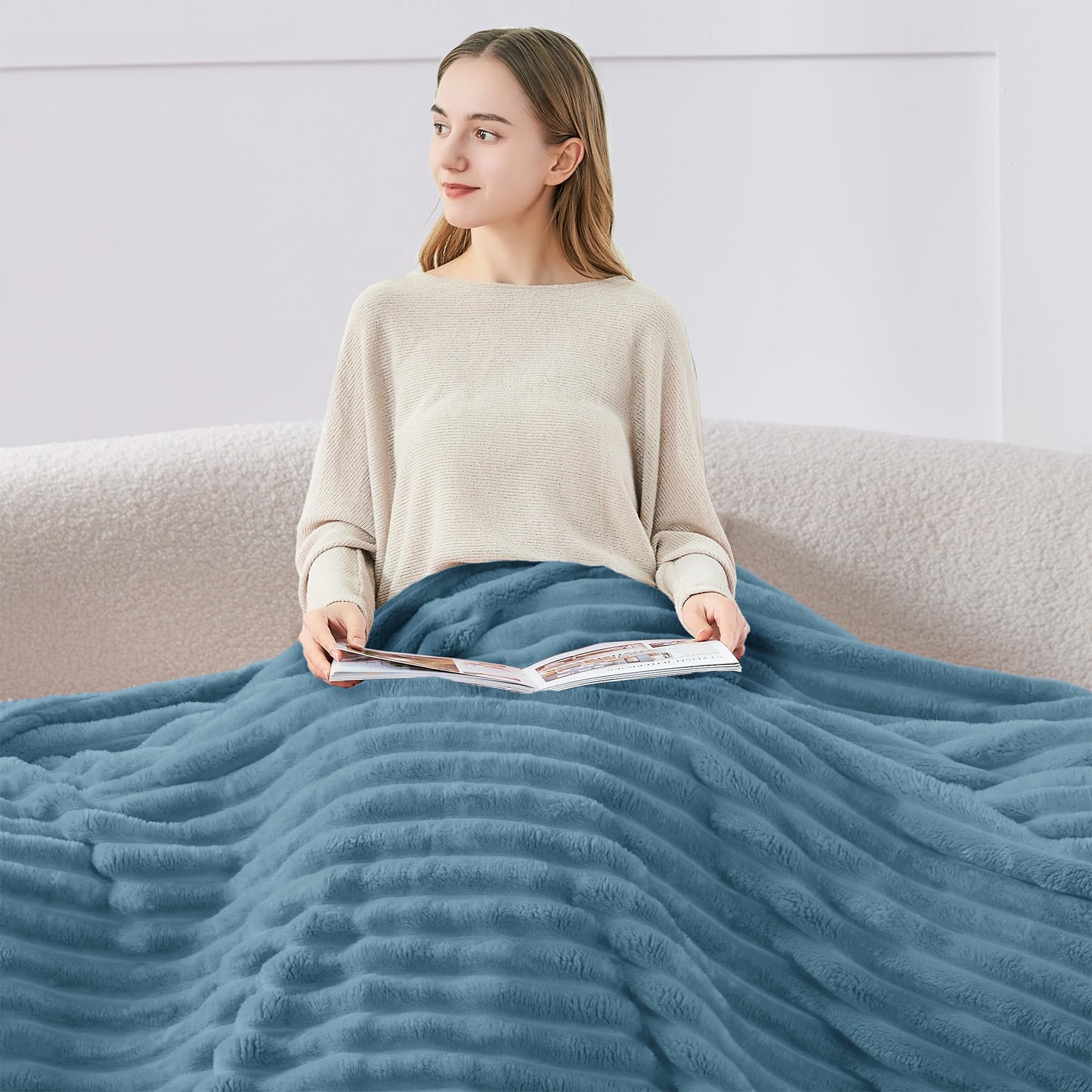 BEDELITE fleece throw blanket soft microfiber surface for cozy evenings