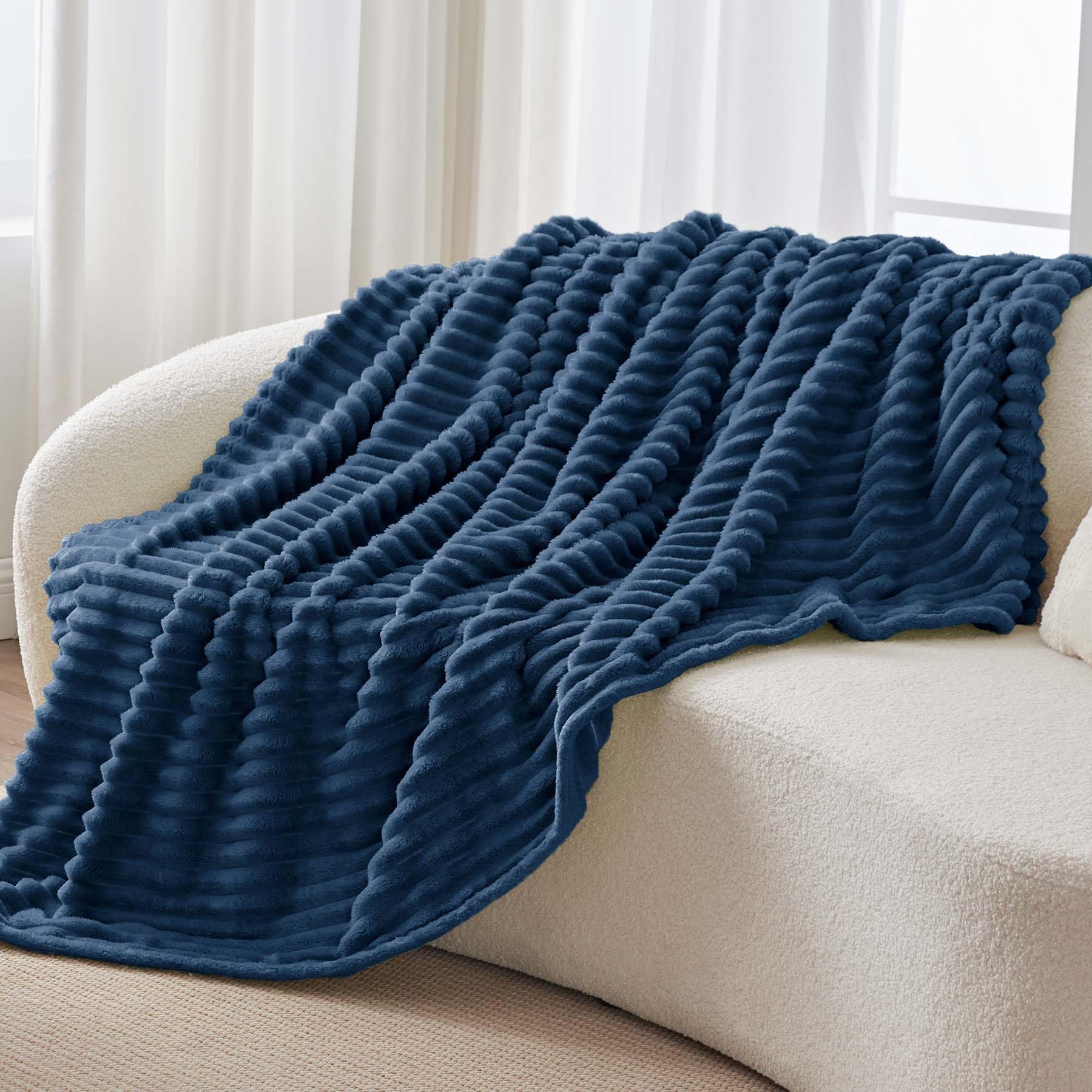 BEDELITE gift-ready fleece throw makes a thoughtful cozy present