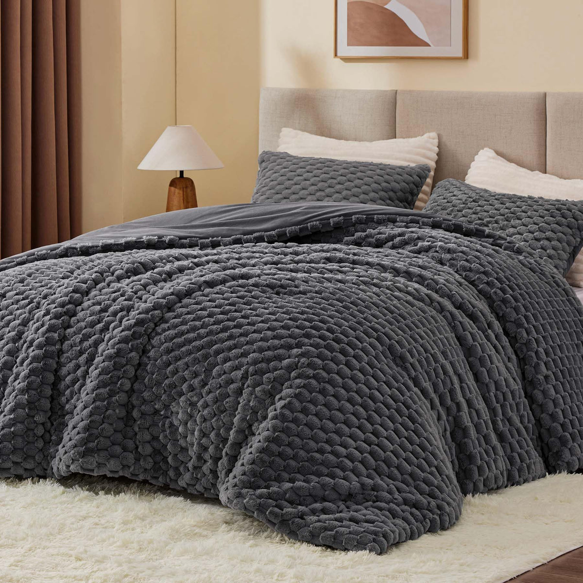 BEDELITE Fluffy Queen Comforter close-up shows plush fleece for warm, cozy nights.