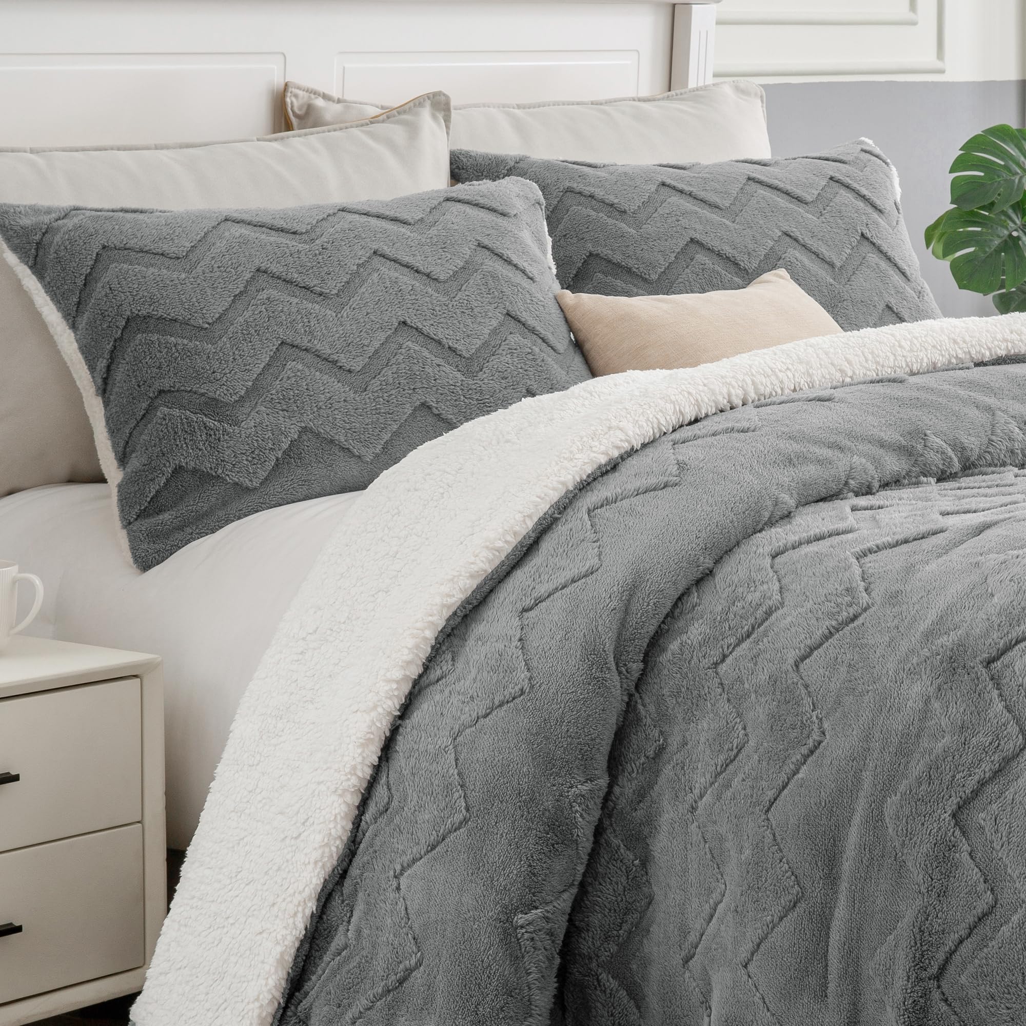 BEDELITE Fluffy Queen Comforter with embossed W-pattern design for cozy decor