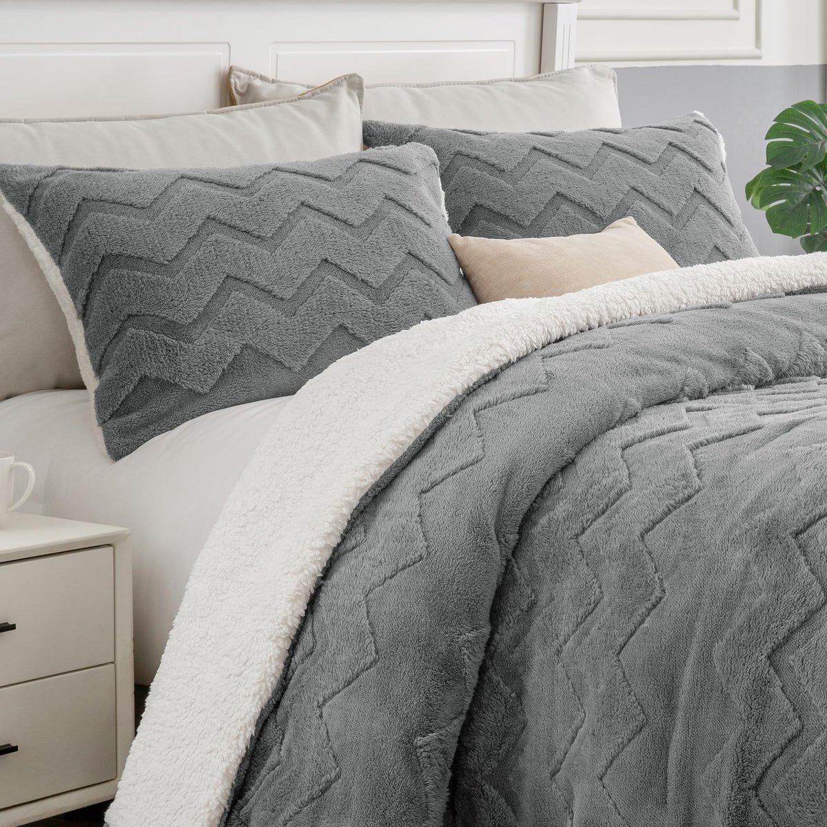 BEDELITE Fluffy Queen Comforter with embossed W-pattern design for cozy decor