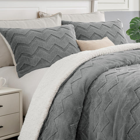 BEDELITE Fluffy Queen Comforter with embossed W-pattern design for cozy decor