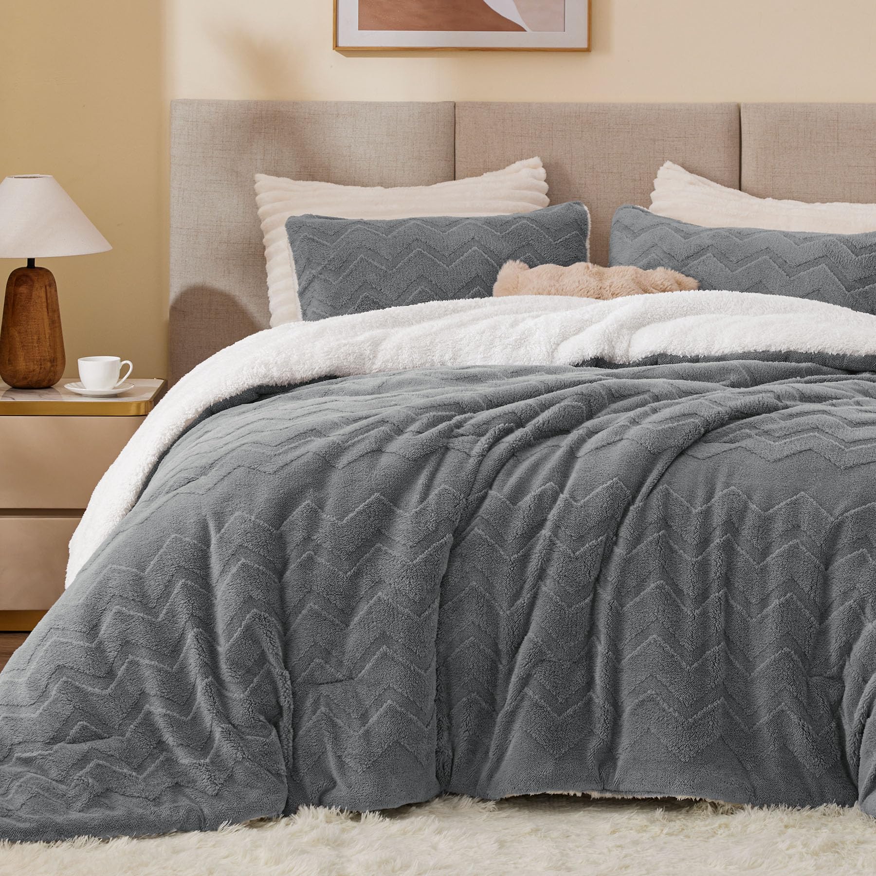 BEDELITE sherpa fleece close-up shows plush texture for warm, comfortable nights