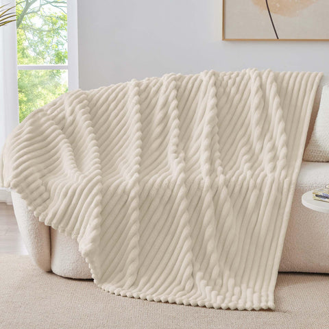 BEDELITE blanket with neat stitches for durable seams and lasting quality