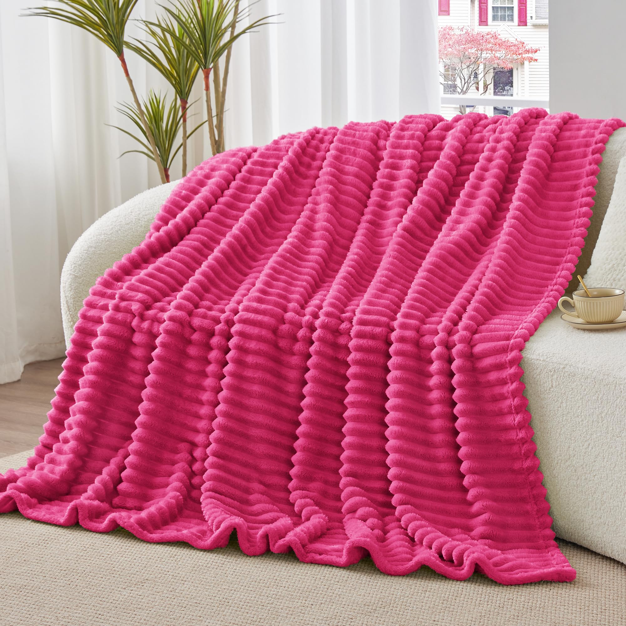 BEDELITE plush fleece fabric close-up highlights dense fluff and comfort.