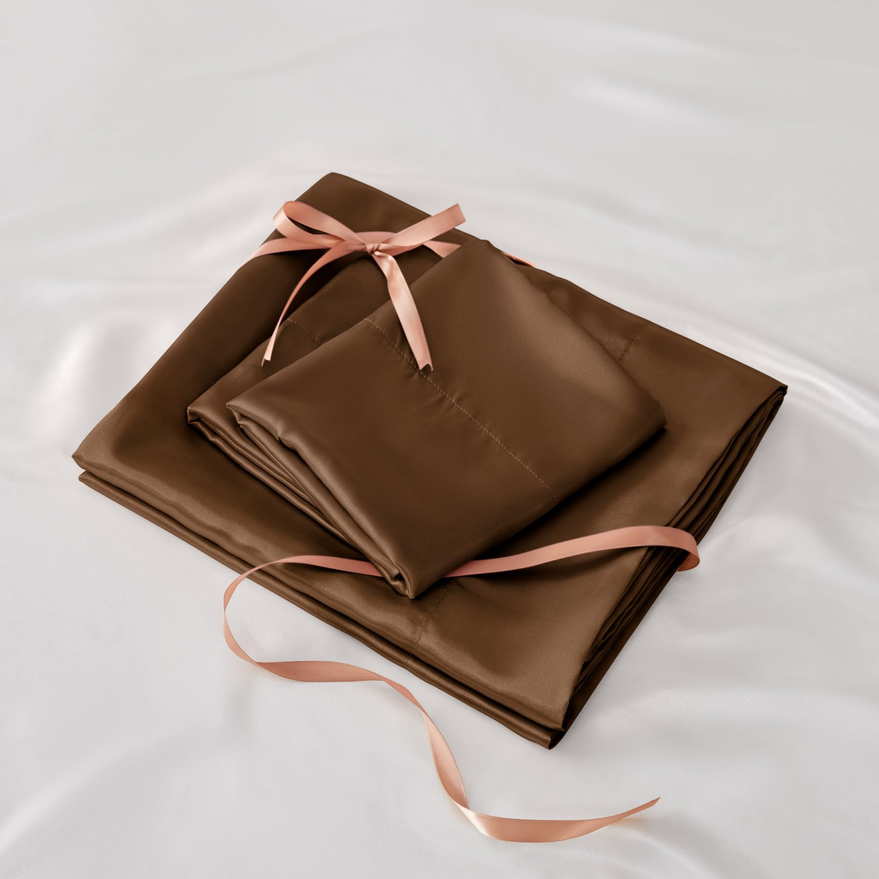 BEDELITE satin sheets packaging and easy-care instructions for simple maintenance.