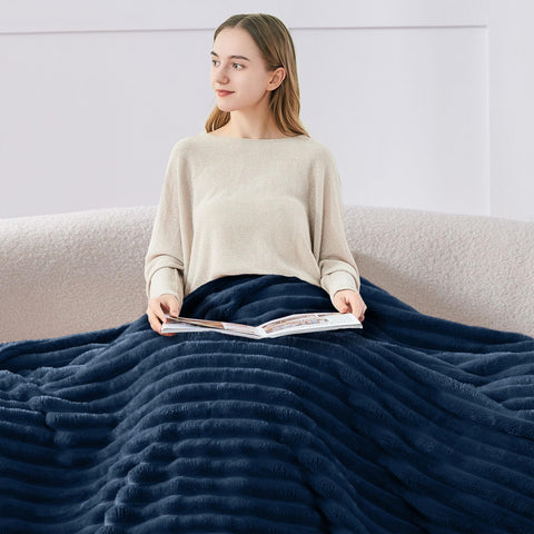 BEDELITE soft 300gsm fleece blanket feels plush yet breathable