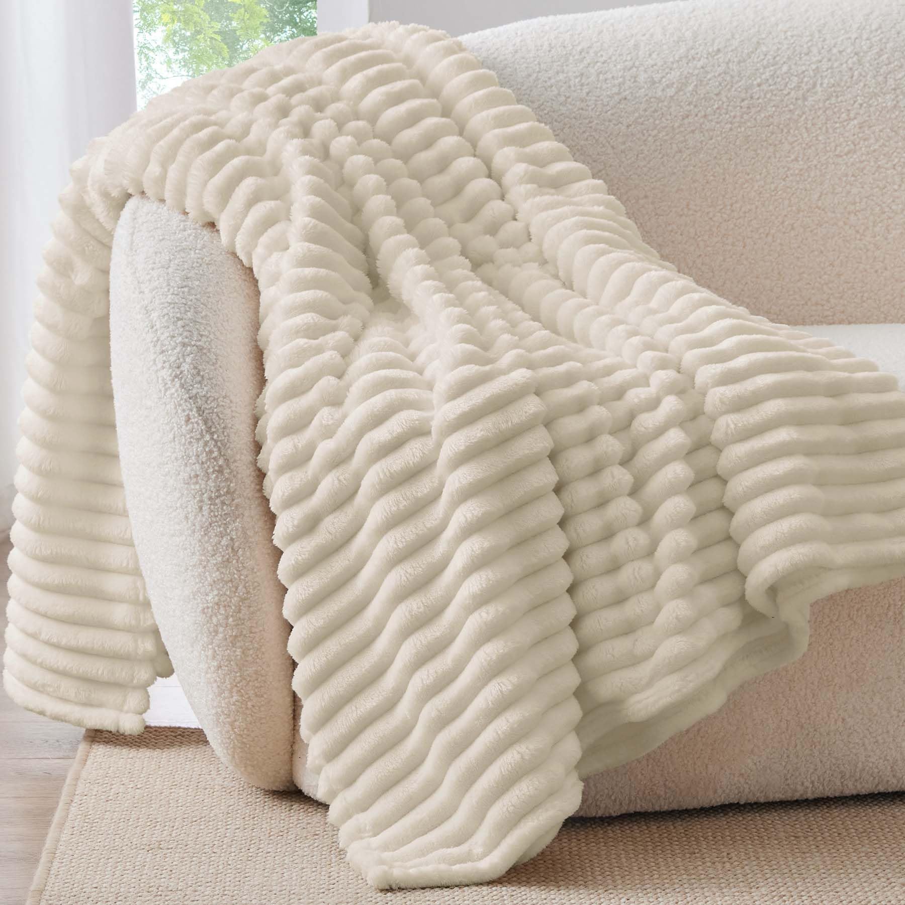BEDELITE 300gsm fleece blanket delivers soft plush warmth and lightweight comfort