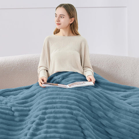 BEDELITE striped blanket detail highlights three-dimensional pattern