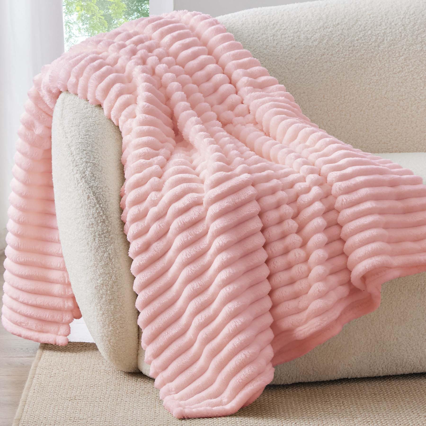 BEDELITE striped-texture blanket highlights 3D warmth and design