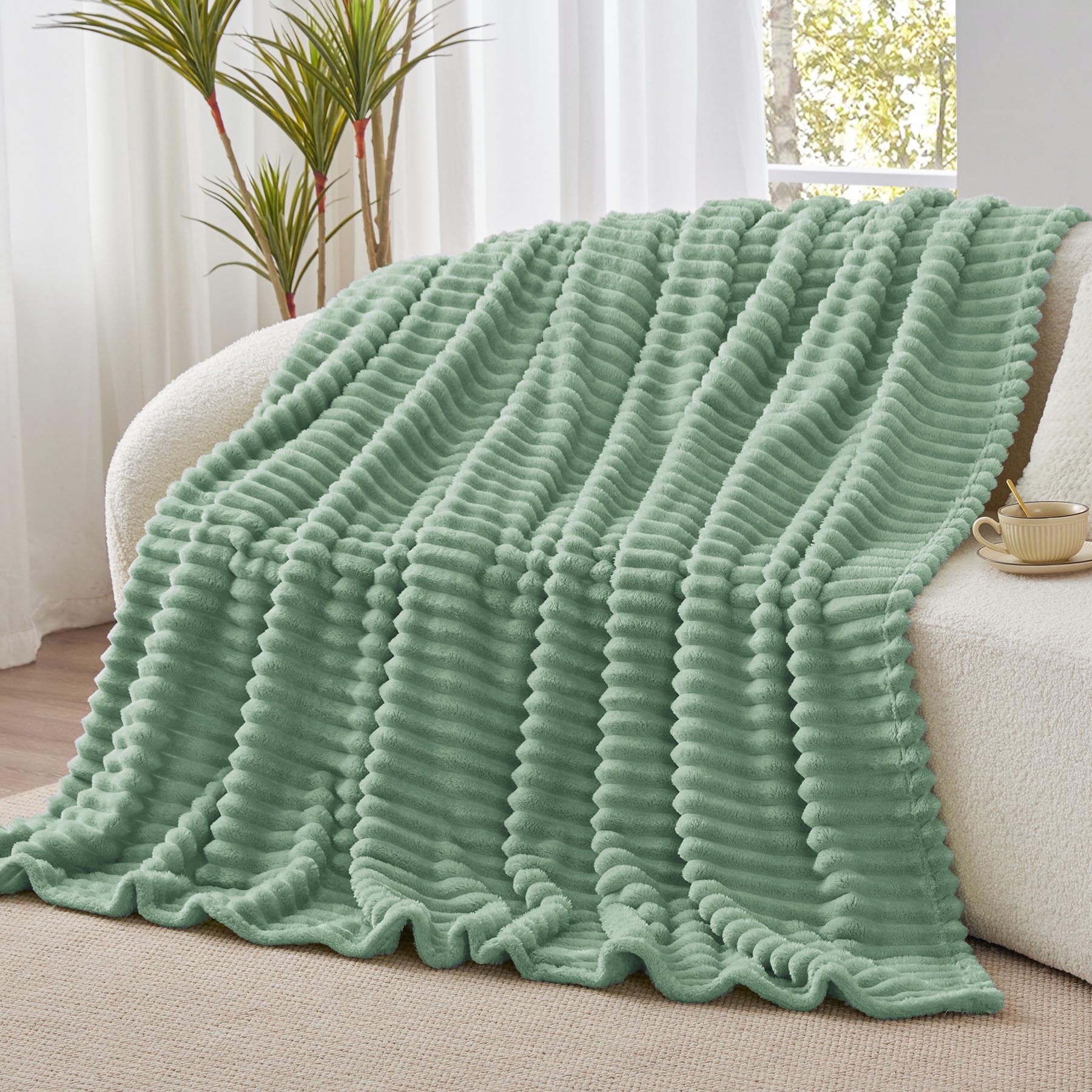 BEDELITE striped-pattern giftable blanket suitable for gifting