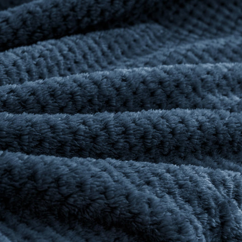 BEDELITE blanket offers cozy warmth for evenings in planes, lounges, or trains.