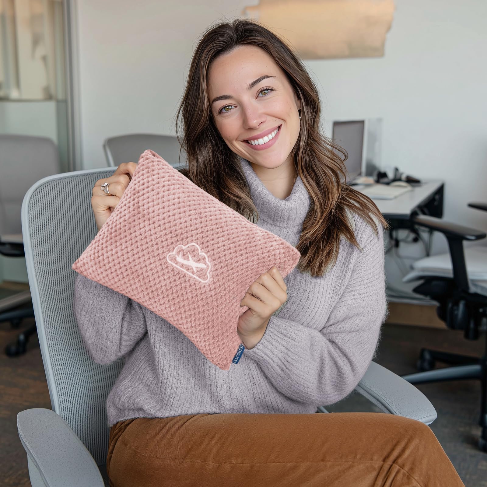 BEDELITE travel blanket folded pillow-use offers improvised neck support on the go