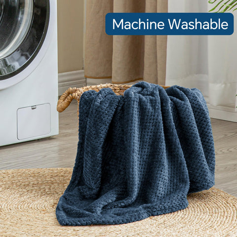 BEDELITE travel blanket makes a thoughtful gift for travelers.