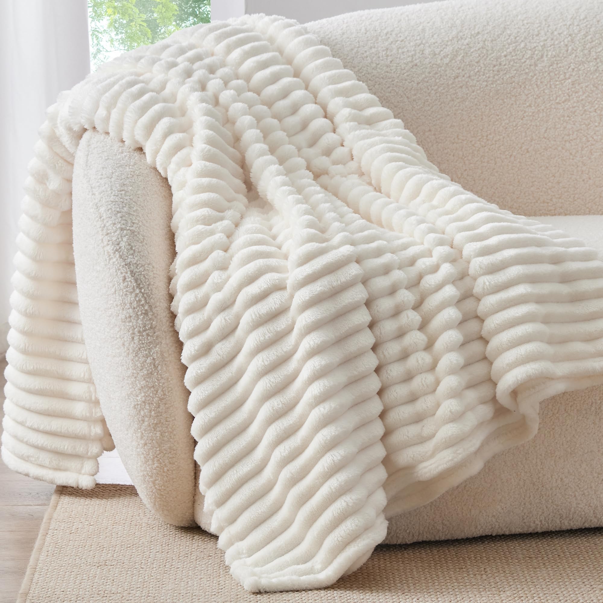 BEDELITE 300GSM fleece closeup highlights plush softness and durable weave