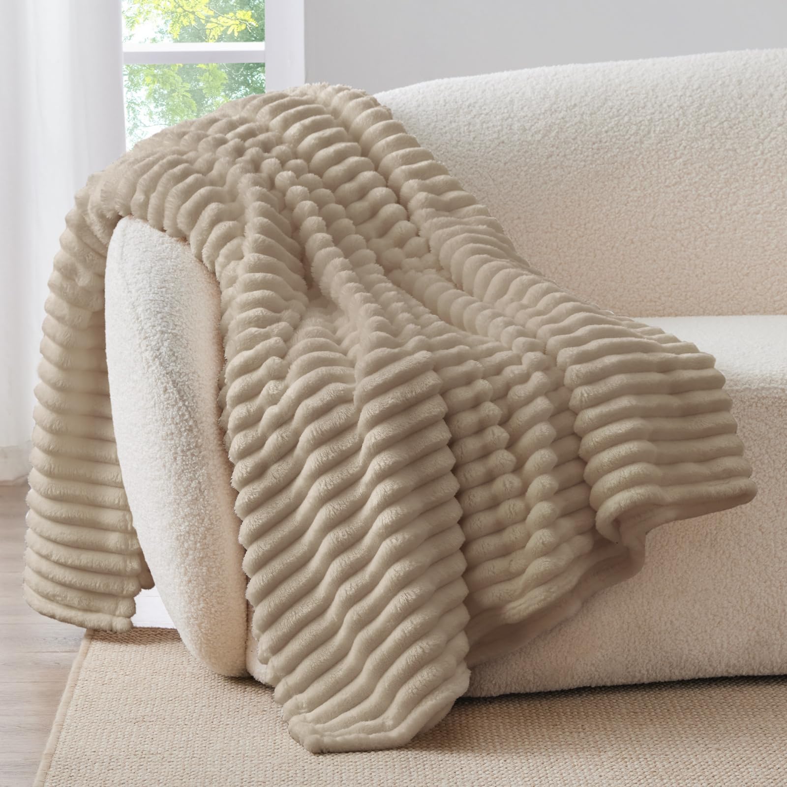 BEDELITE Twin Blanket 300GSM weave detail emphasizes warmth and breathability.