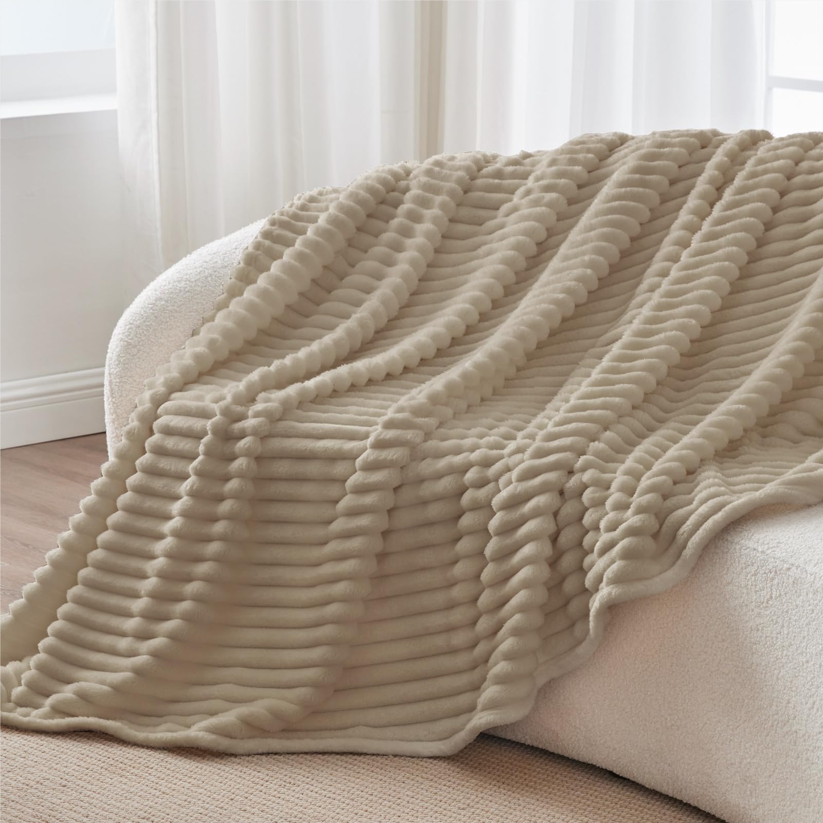 BEDELITE Twin Blanket breathable lightweight feel suitable for all seasons.