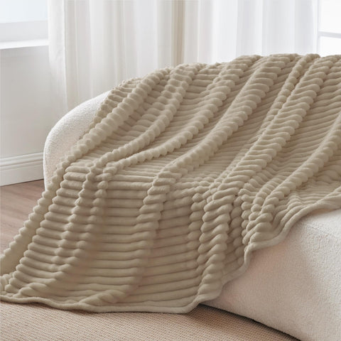 BEDELITE Twin Blanket breathable lightweight feel suitable for all seasons.
