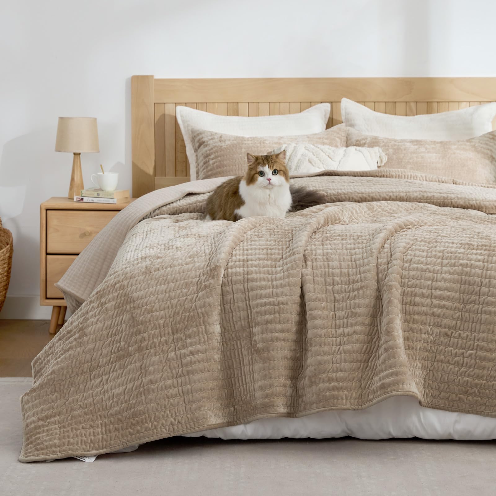 BEDELITE velvet quilt channel stitching detail ensuring loft and durability