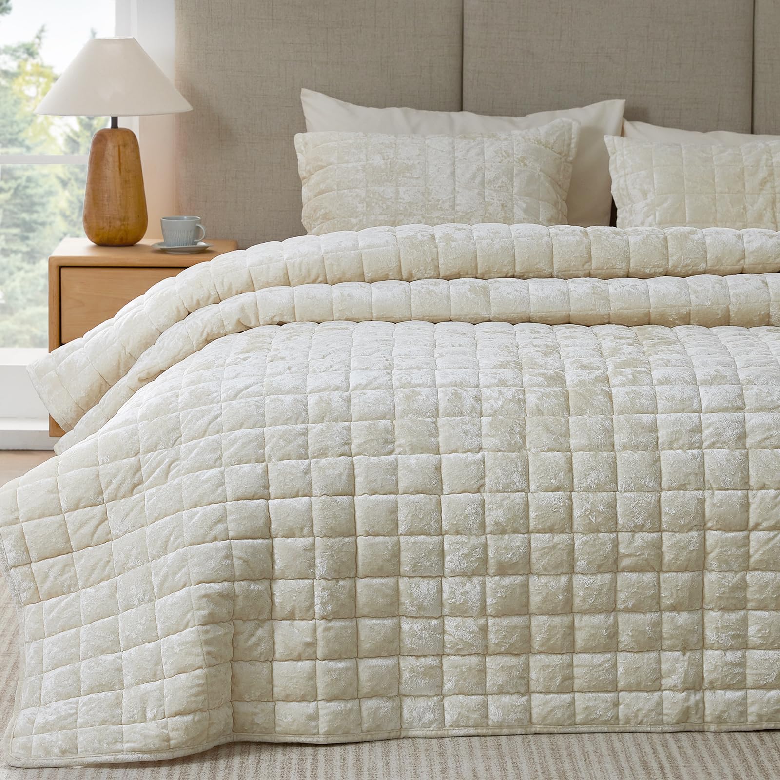 BEDELITE Velvet Quilt King cream front offers soft, shimmering texture for cozy nights.