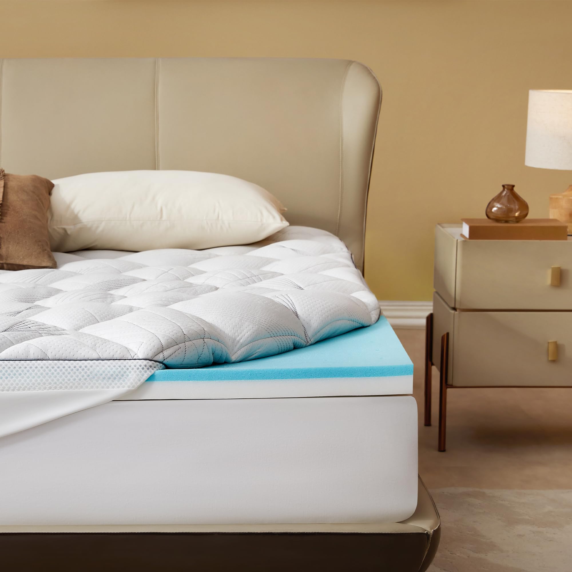 Bedlore king topper gel memory foam close-up showing contouring comfort